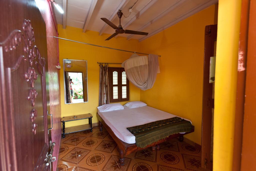 Archana Guest House River View Hampi Rum bild